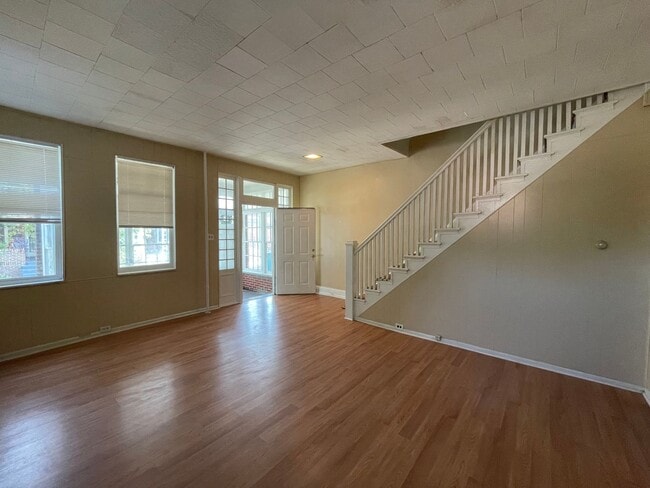 Building Photo - 3 Bedroom Single Family Home Located in Harrisburg- Includes Bonus Room/Office!