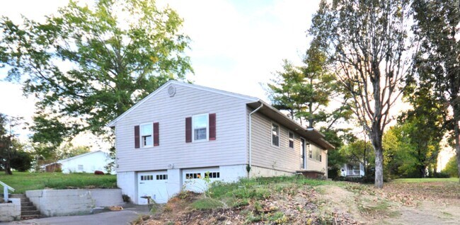 Building Photo - 102 Highland Dr