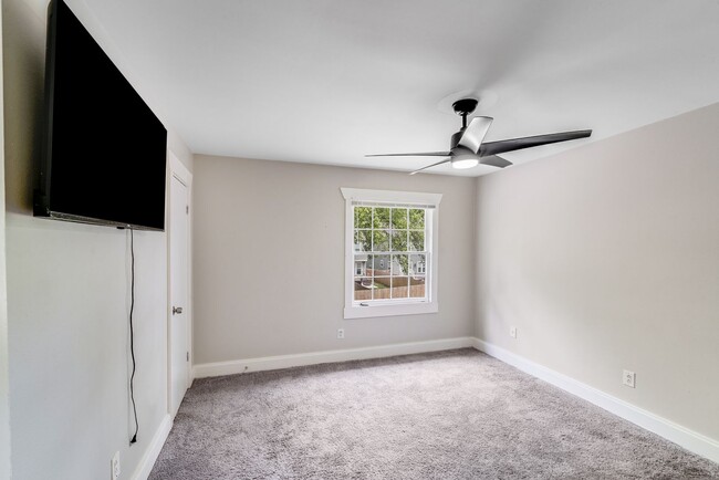Building Photo - 2-Bedroom Birch Landing Condo with Fenced ...