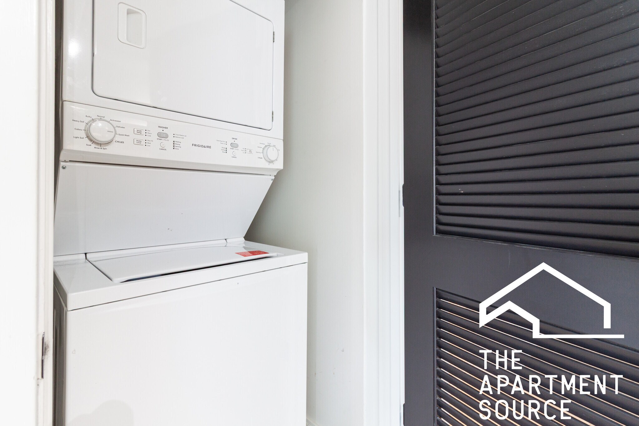 Building Photo - 931 W Belmont Ave