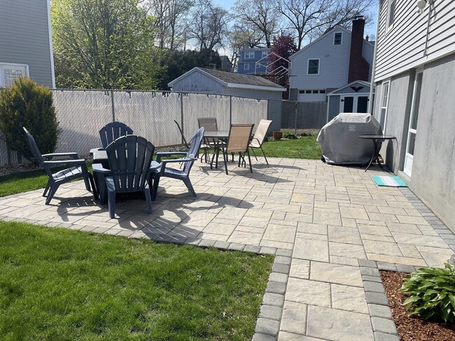 Building Photo - 137 Norton St