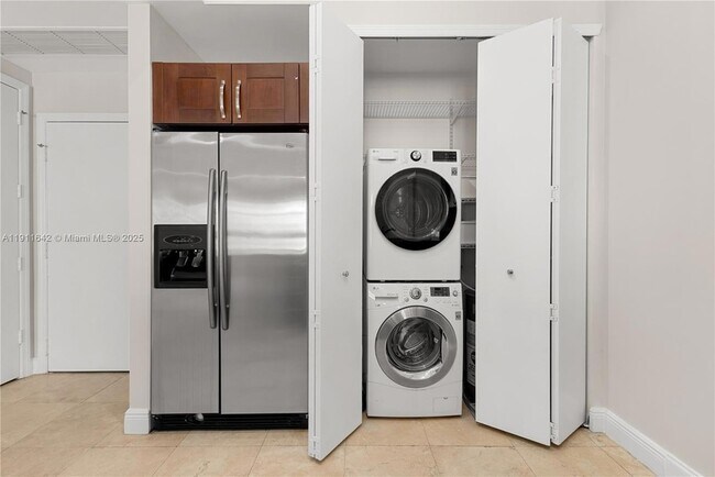 Building Photo - 19900 E Country Club Dr