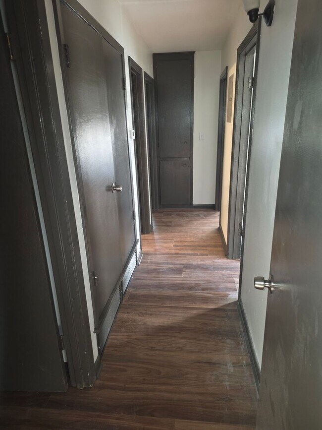 Building Photo - 1059 Maria Dr