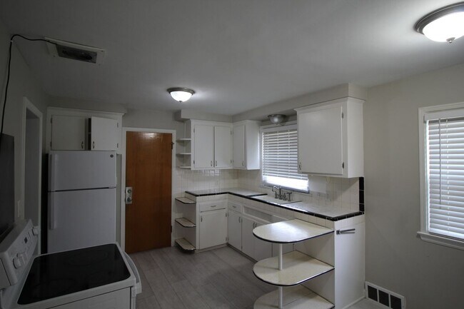 Building Photo - 10427 S Morrow Cir