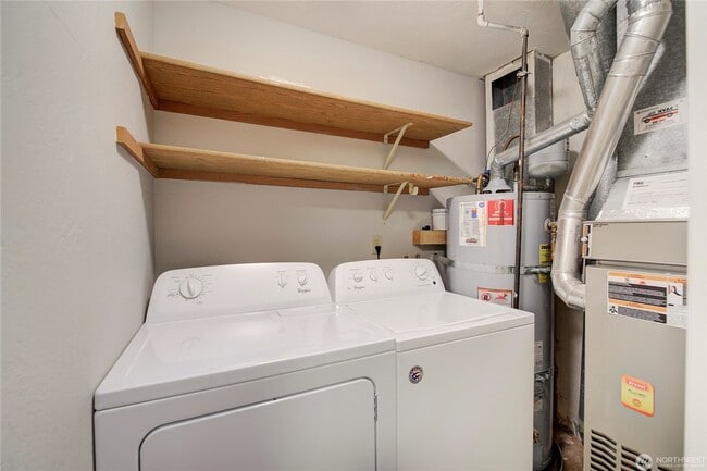 Building Photo - 2Bd/1.5Ba Kirkland Townhome