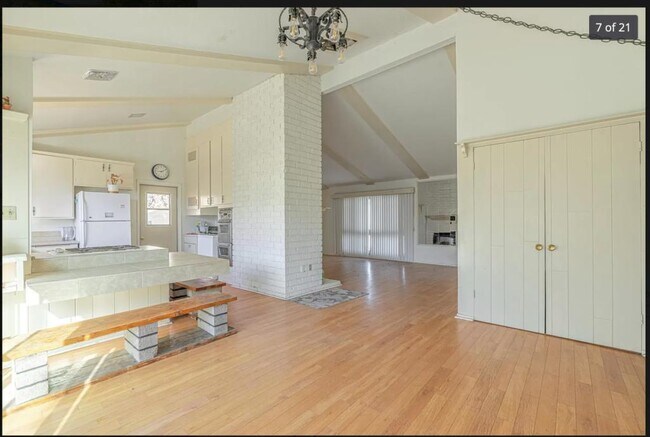 Building Photo - 1108 Valiant St