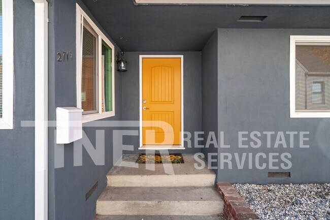 Building Photo - Tahoe Park 2 Bedroom Duplex