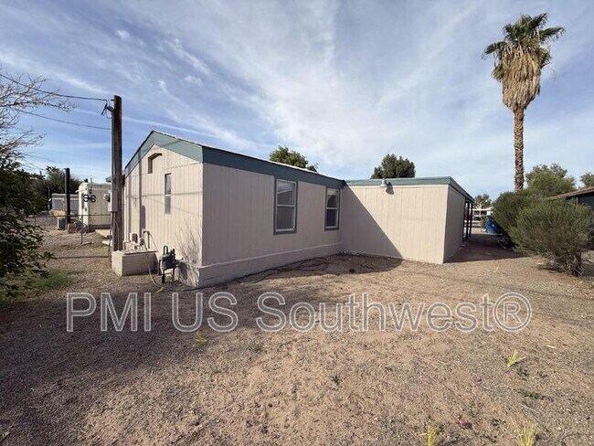 Building Photo - 314 Riverwood Ln