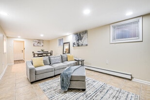 Building Photo - 46 Van Houten Ave