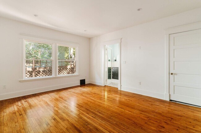 Building Photo - 2170 W 24th St