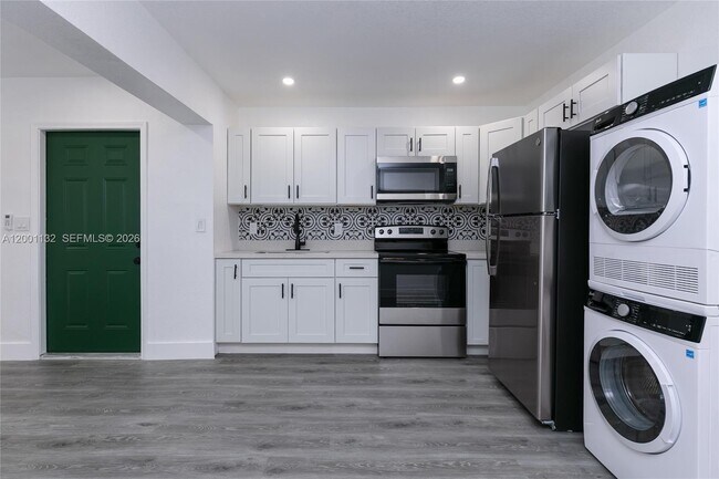 Building Photo - 6125 SW 40th Ct