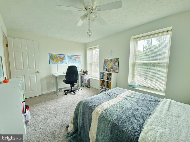 Building Photo - 10917 Outpost Dr
