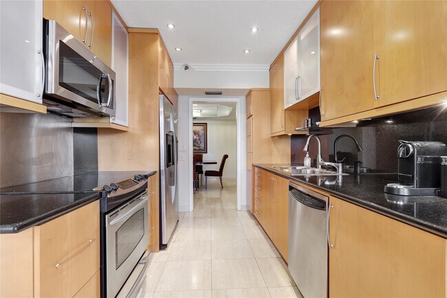 Building Photo - 20191 E Country Club Dr