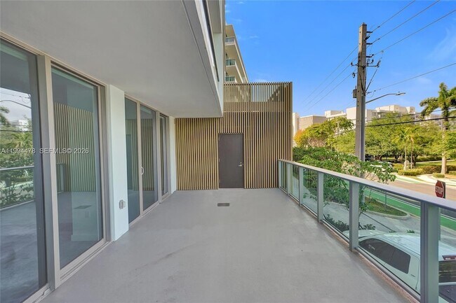 Building Photo - 9221 E Bay Harbor Dr