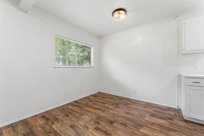 Building Photo - 6601 Stonleigh Pl