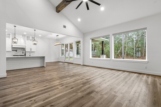 Building Photo - 245 E Blue Heron Dr