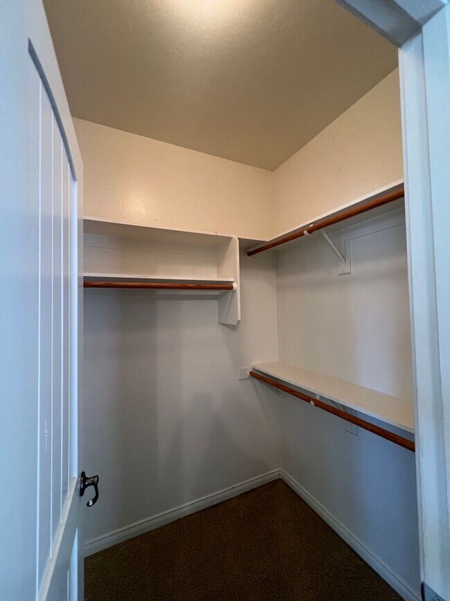 Building Photo - Charming 3 bedroom 2.5 bath!
