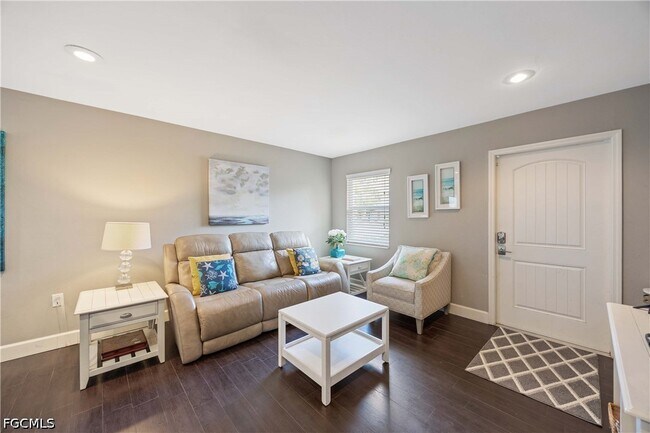 Building Photo - 856 104th Ave N