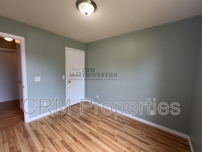 Building Photo - 1058 Springwater Rd