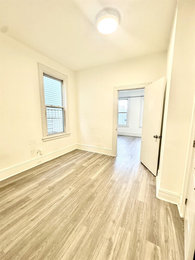 Building Photo - 356 Liberty Ave