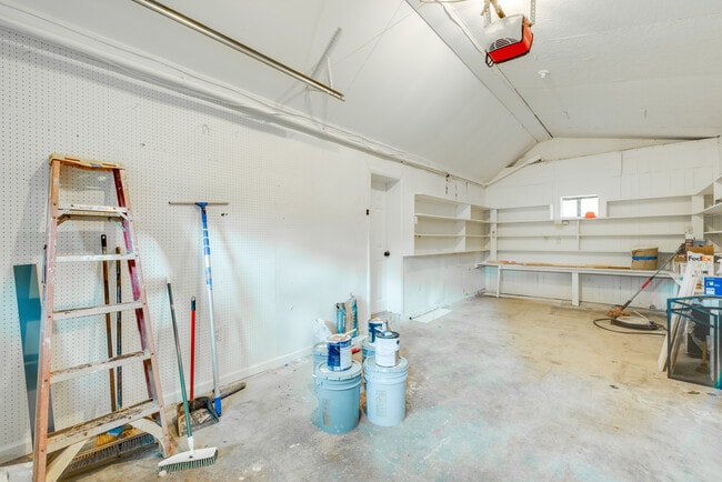 Building Photo - 5225 Hunter Rd