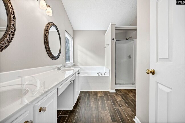 Building Photo - 520 Menauhant Ct