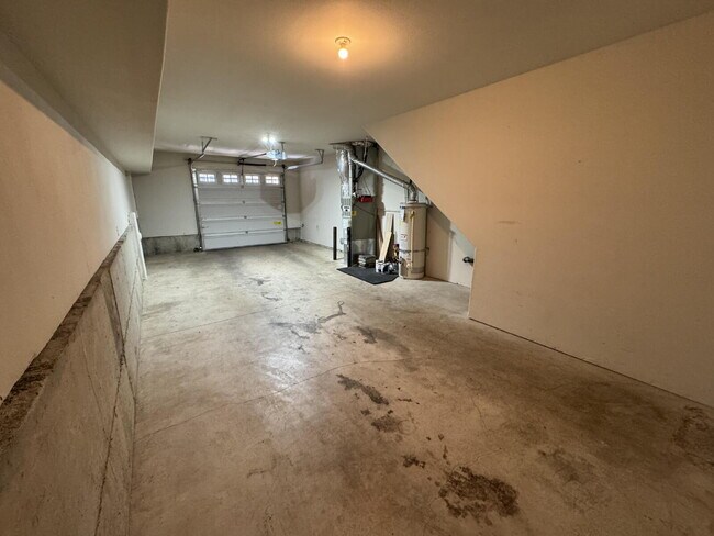 Building Photo - 3 Story Townhome in West Linn.