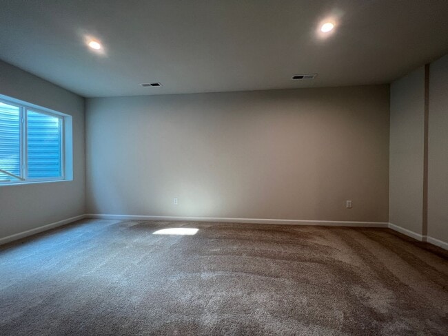 Building Photo - 225 Stonehurst Dr
