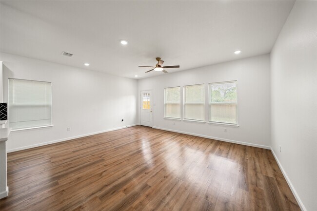 Building Photo - 6719 Roanoke St