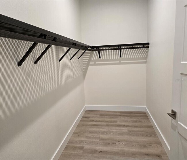 Building Photo - 106 Lake Dr