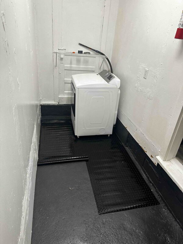 Building Photo - 1912 S Jordan Ave