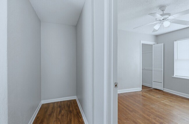 Building Photo - 1226 5th Ave N