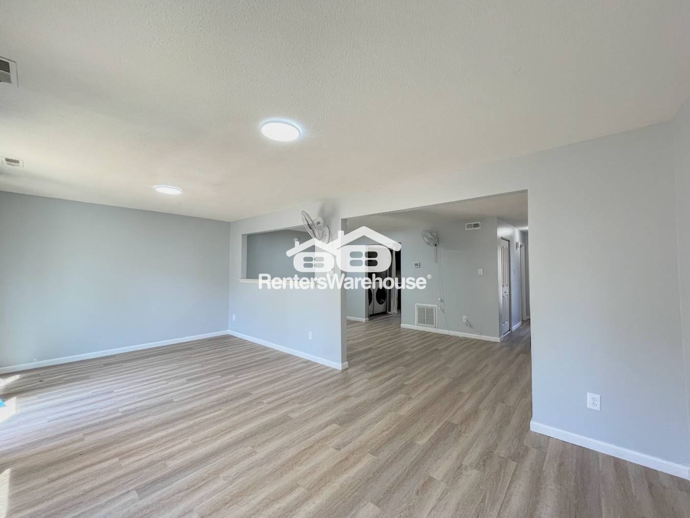 Building Photo - 5031 Clairmont Ct