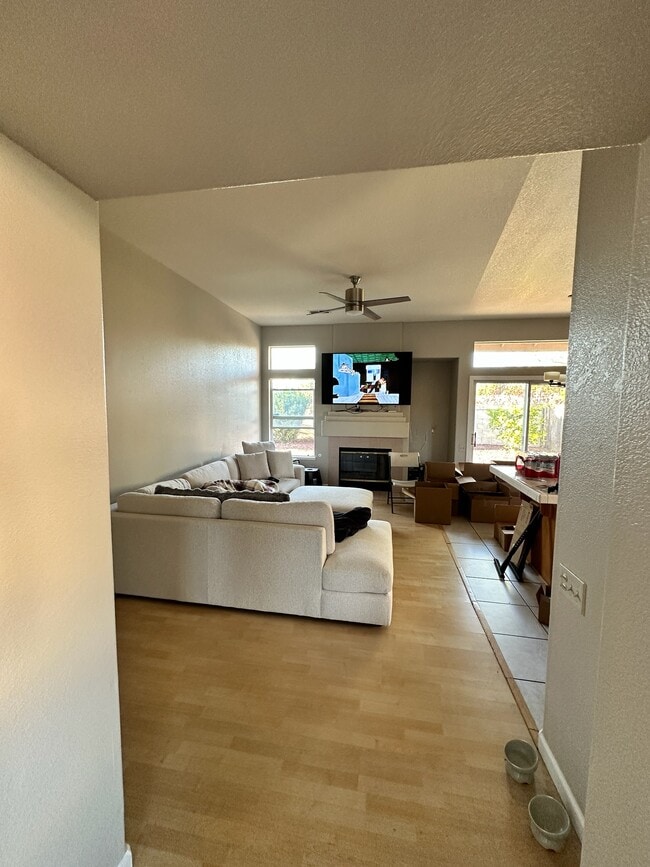 Building Photo - 2556 Du Bois Dr