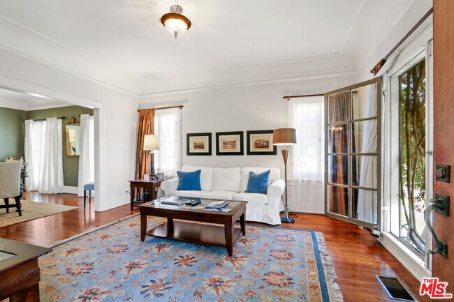 Building Photo - 619 N Plymouth Blvd