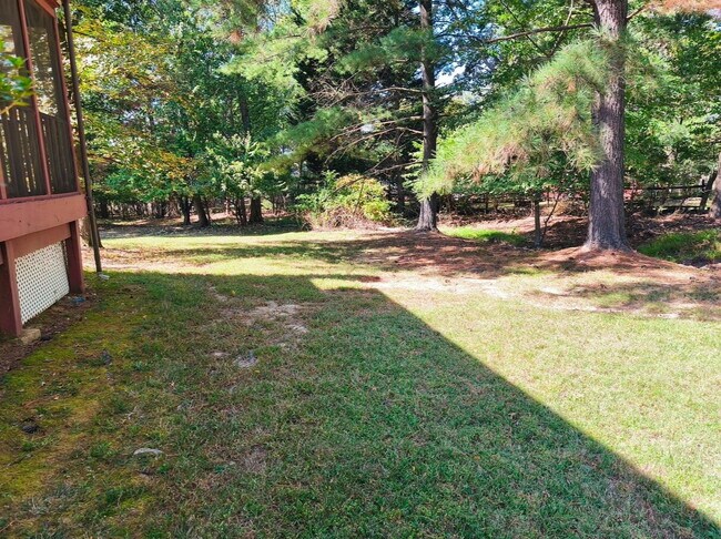 Building Photo - Inviting Townhome in Sterling with Spaciou...