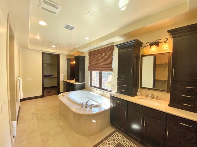 Building Photo - 347 Island Oak Ln