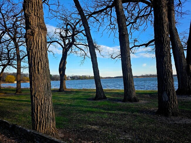 Building Photo - 36752 N Wildwood Dr