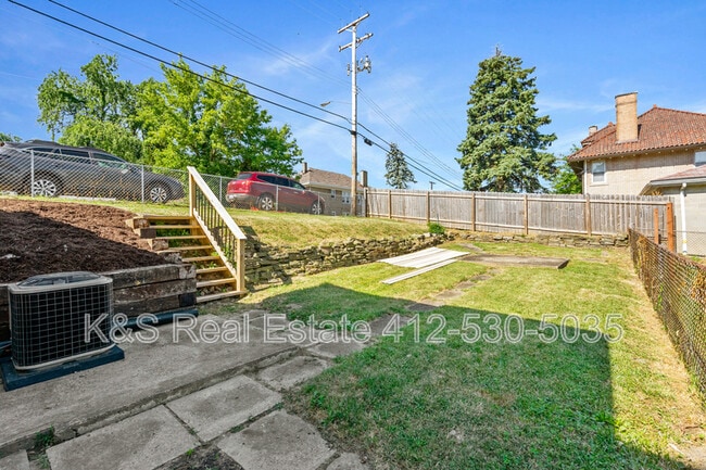 Building Photo - 1344 Fallowfield Ave
