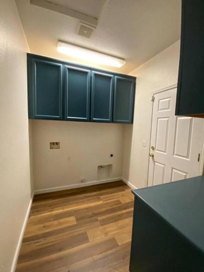Building Photo - Amazing (Natomas) 4/2 Single Story!  Please read ad for viewings.