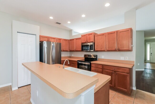 Building Photo - 5412 Lexington Dr