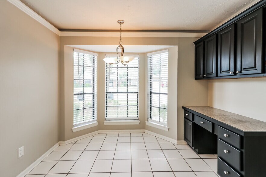 Building Photo - 7722 High Village Dr