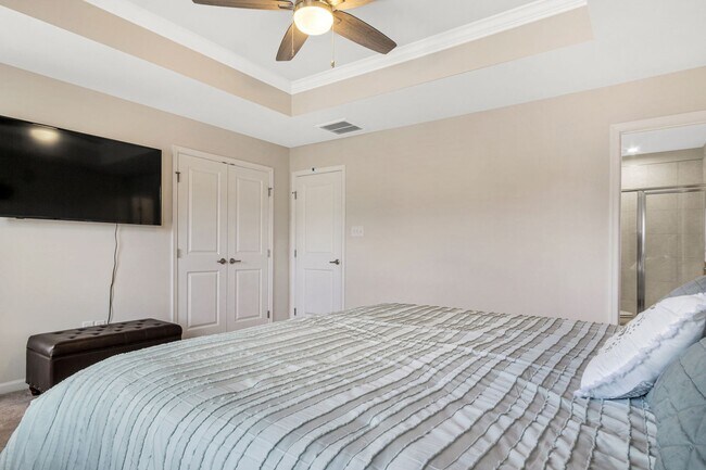Building Photo - Fully Furnished 3 Bedroom 2.5 Bath Townhom...