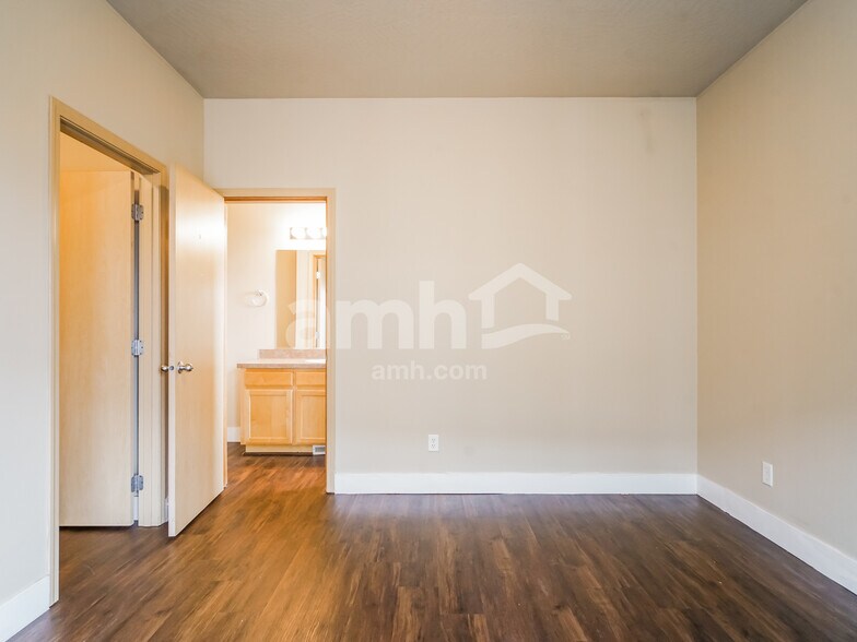 Building Photo - 3856 Oranda St