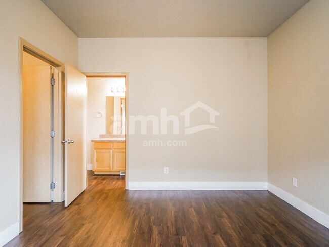 Building Photo - 3856 Oranda St