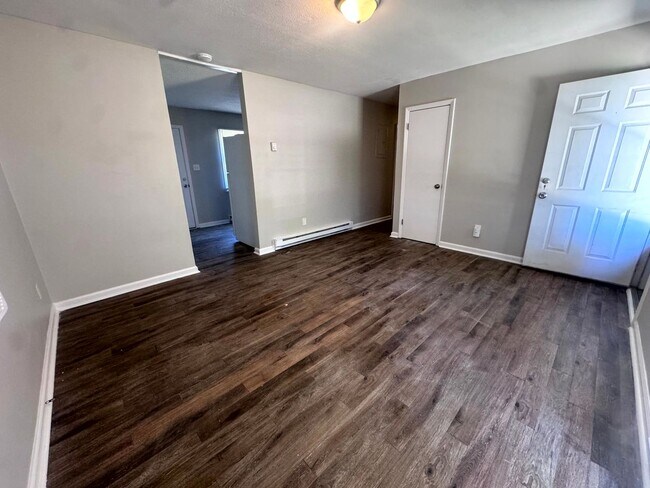 Building Photo - 927 Fiske Dr