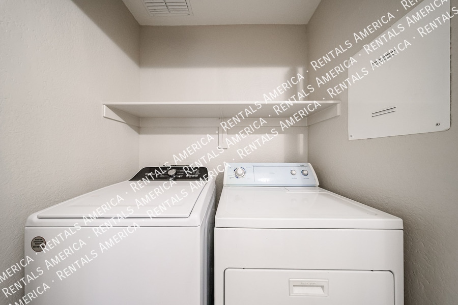 Building Photo - 42610 W Michaels Dr