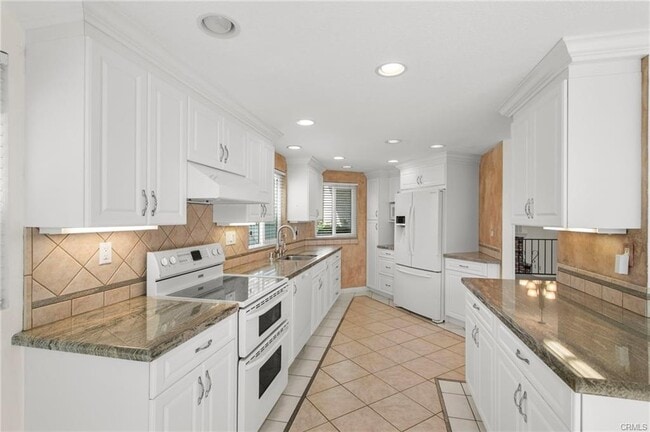 Building Photo - 514 9th St