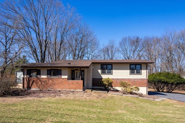 Primary Photo - 13 Barrie Dr