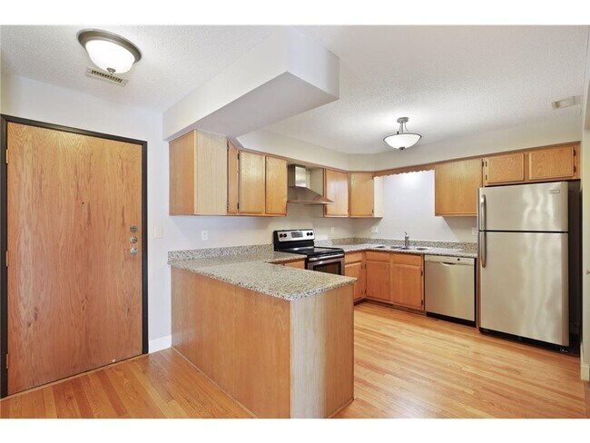 Building Photo - 232 W Franklin Ave